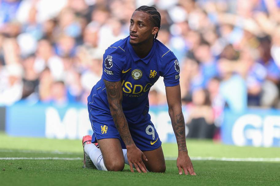 João Pedro on his hands and knees.