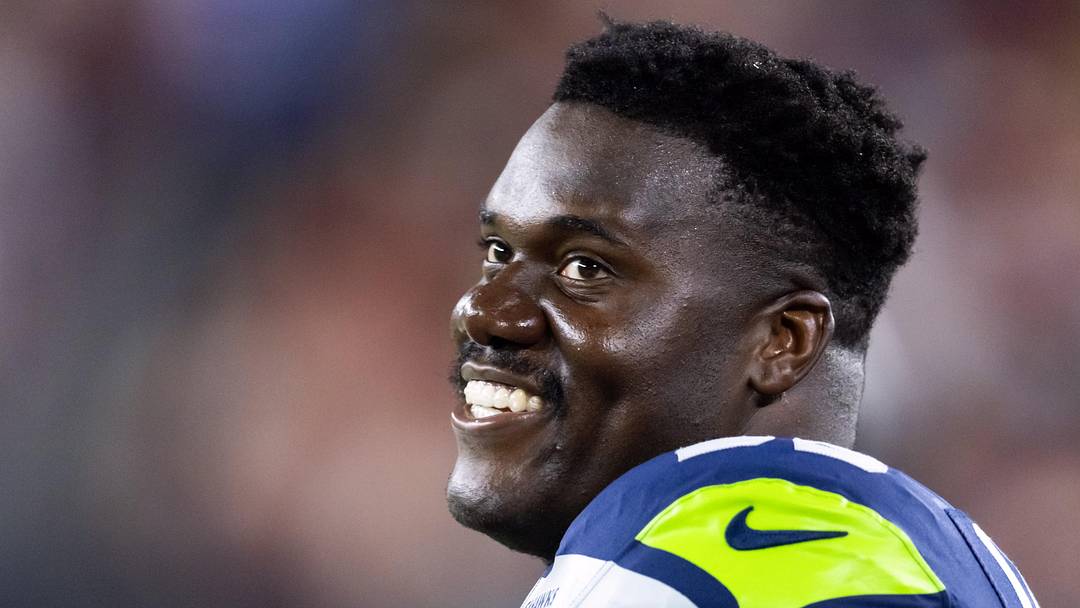 Seattle Seahawks center Olu Oluwatimi against the Arizona Cardinals at State Farm Stadium.