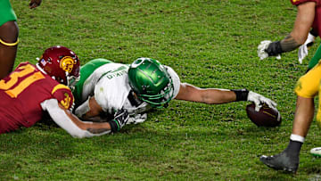 Cyrus Habibi-Likio scored 10 rushing touchdowns for the Ducks in 2019 and 21 in three seasons.