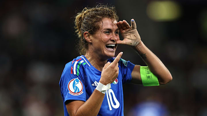 Cristiana Girelli et l'Italie ont fini derrière l'Espagne lors de la phase de poules de l'Euro 2025 Cristiana Girelli et l'Italie ont fini derrière l'Espagne lors de la phase de poules de l'Euro 2025