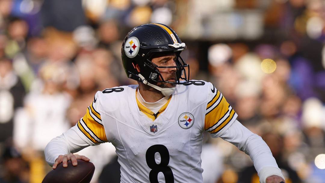 Pittsburgh Steelers quarterback Aaron Rodgers