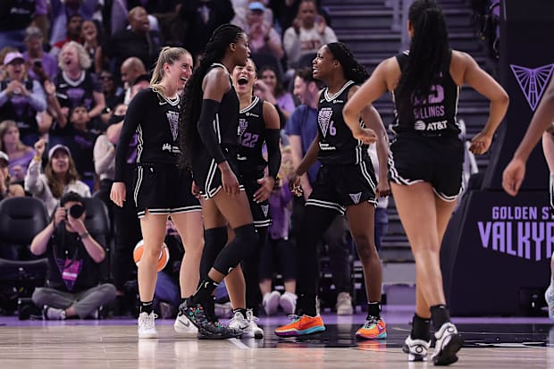 Golden State Valkyries center Temi Fagbenle (14) celebrates with teammates