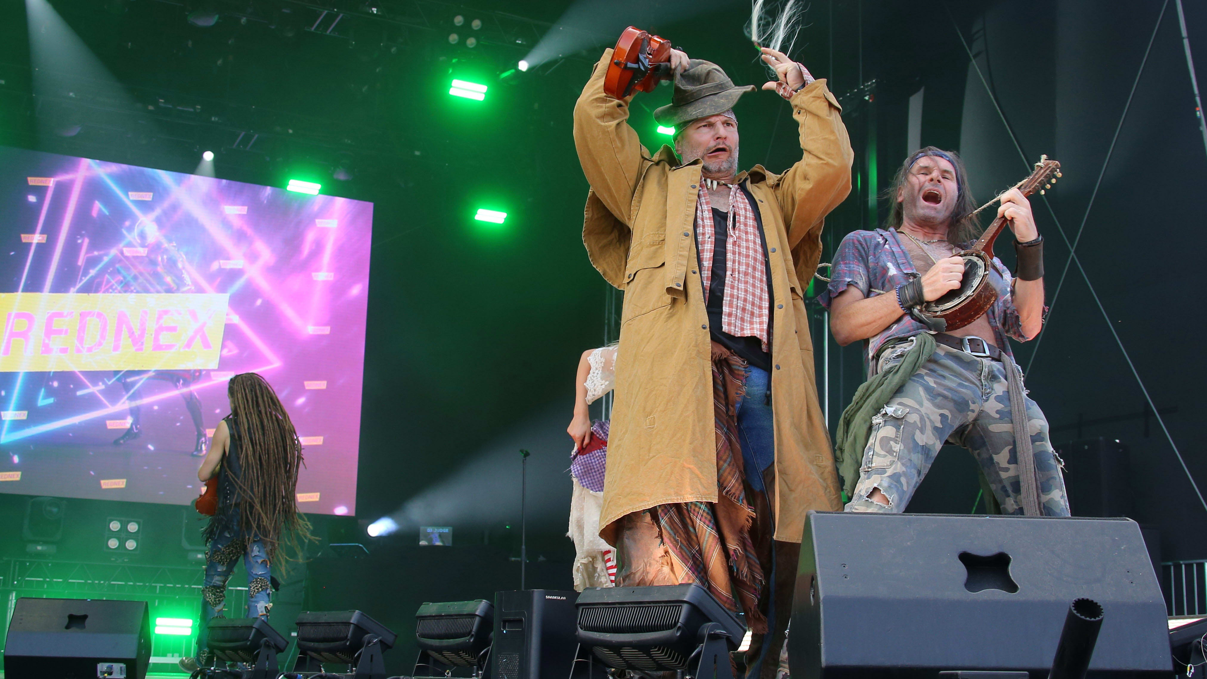 The Murky Origins and Controversial History Behind the Song “Cotton Eye Joe”