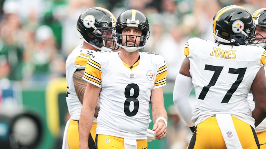 Pittsburgh Steelers quarterback Aaron Rodgers