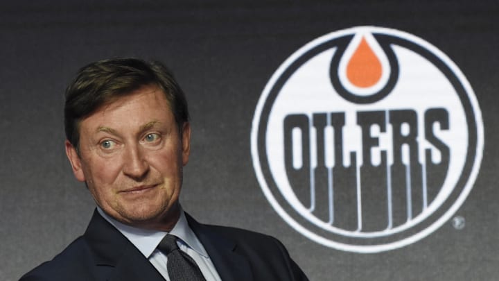 June 23, 2017; Chicago, IL, USA; Edmonton Oilers partner and former player Wayne Gretzky June 23, 2017; Chicago, IL, USA; Edmonton Oilers partner and former player Wayne Gretzky