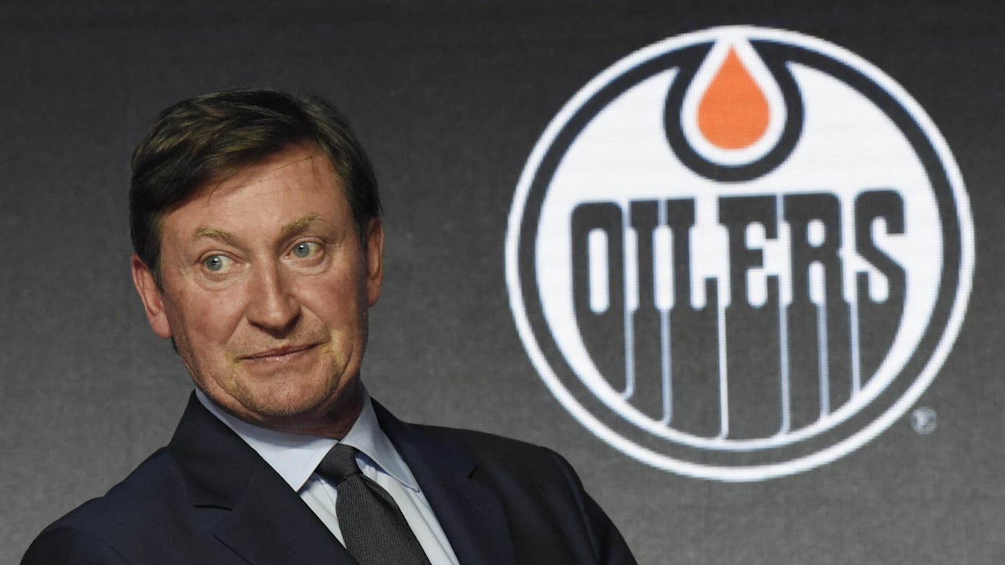 Top NHL Handicappers Achieve Perfect 8-0 Playoff Record with $853 Profit