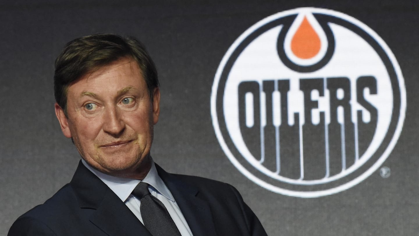 Wayne Gretzky, Son Surprise Disabled Oilers Fans With Stanley Cup Tickets, Cash