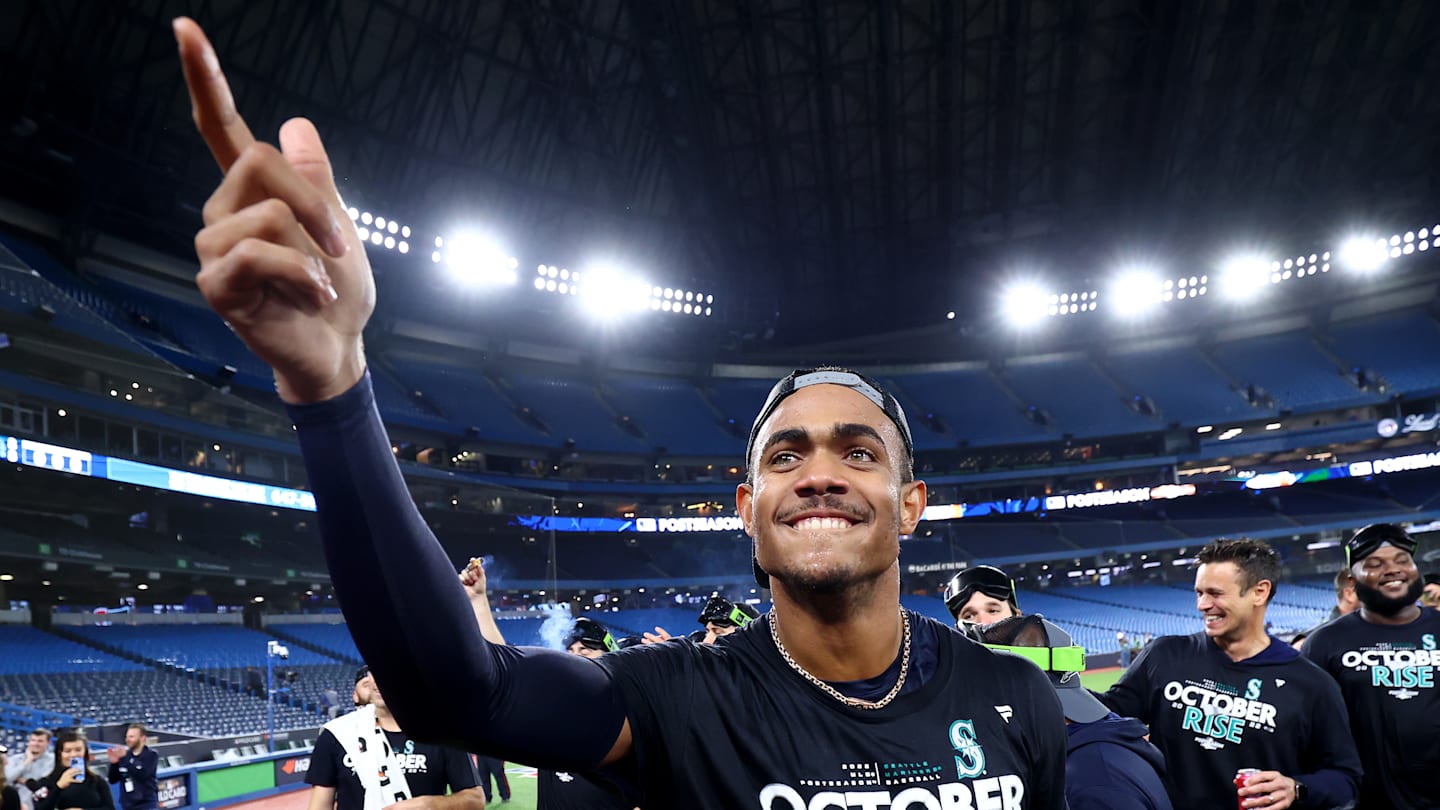 Mariners fans rejoice, Aaron Goldsmith is staying on in Seattle!