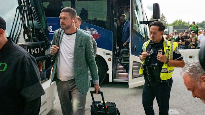 Oregon head coach Dan Lanning arrives as the Oregon Ducks face the Penn State Nittany Lions on Sept. 27, 2025, at Beaver Stadium in University Park, Pennsylvania.