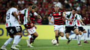 O Flamengo enfiou 2 a 0 no Palestino no gramado do Maracanã.