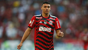 Victor Hugo deve aparecer na escalação rubro-negra