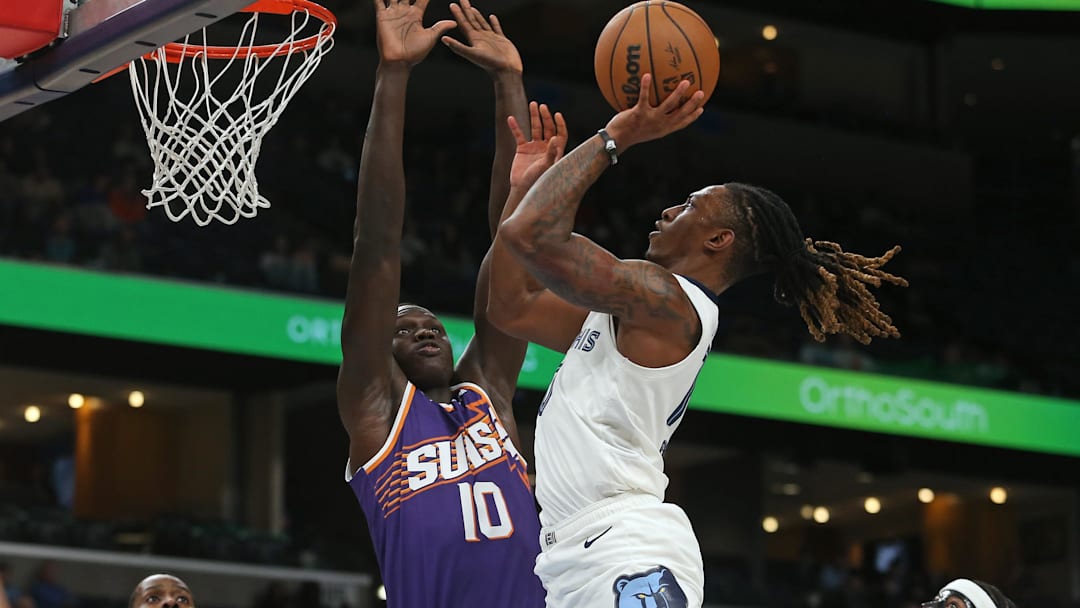 Jan 7, 2026; Memphis, Tennessee, USA; Memphis Grizzlies guard Javon Small (10) drives to the basket as Phoenix Suns center Khaman Maluach (10) defends during the fourth quarter at FedExForum. Mandatory Credit: Petre Thomas-Imagn Images