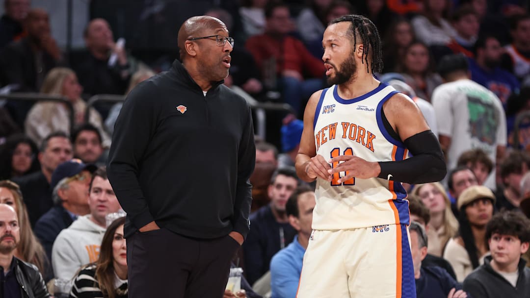 Jan 3, 2026; New York, New York, USA; New York Knicks head coach Mike Brown talks with guard Jalen Brunson (11) in the third quarter against the Philadelphia 76ers at Madison Square Garden. Mandatory Credit: Wendell Cruz-Imagn Images