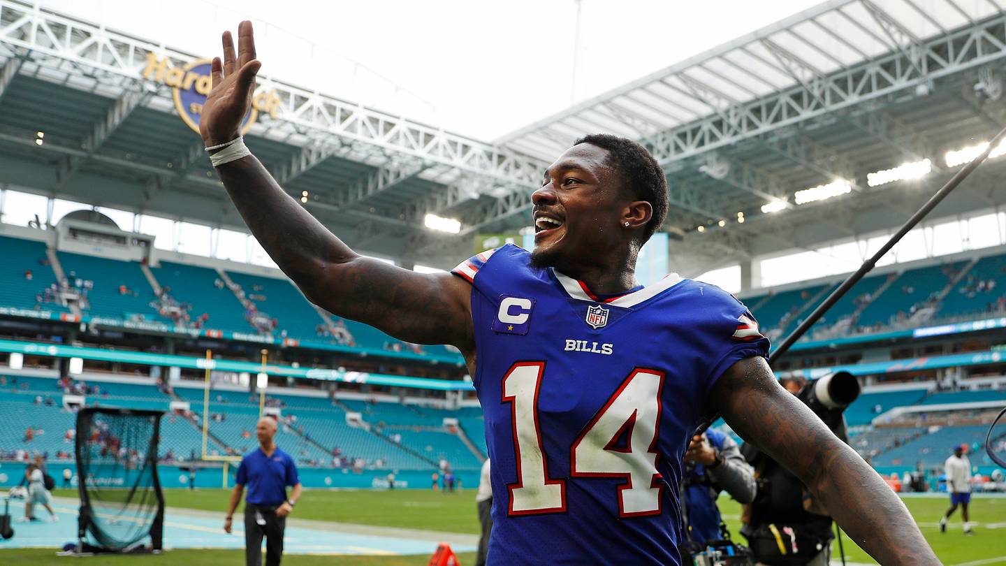 Texans social media account gloats immediately following Stefon Diggs trade - Vimarsana News