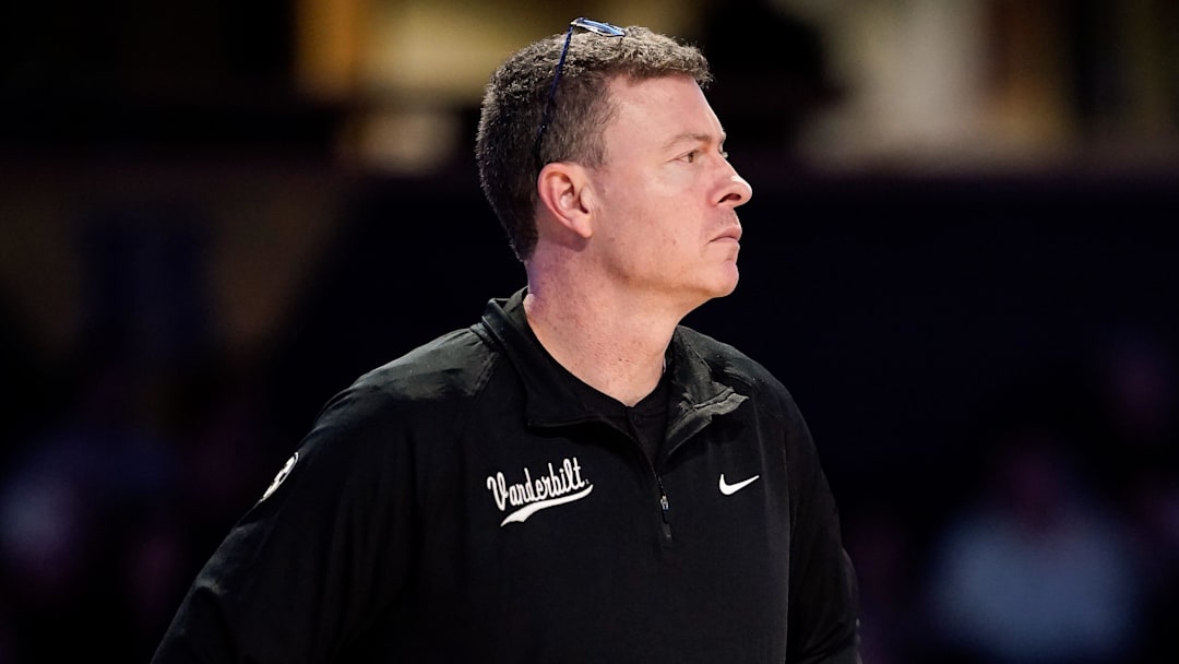 Vanderbilt head coach Mark Byington works with his team against Mississippi State during the second half at Memorial Gymnasium in Nashville, Tenn., Tuesday, Jan. 7, 2025
