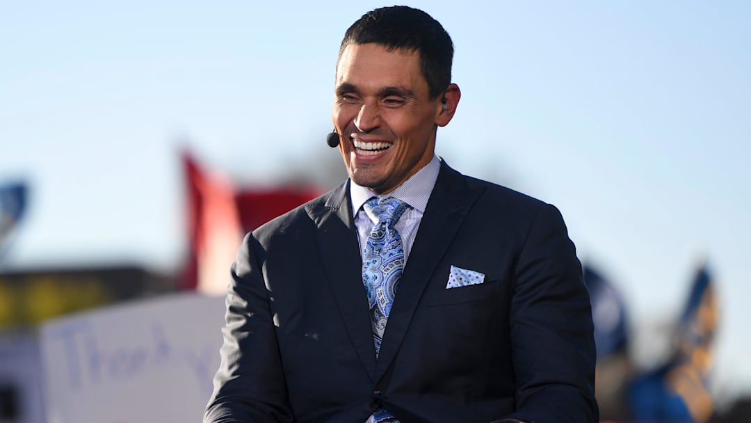 College football analyst David Pollack predicts the score and winner from the Week 11 game between Big Ten opponents, Oregon and Iowa.