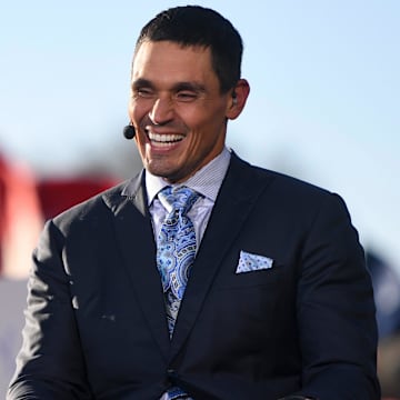 College football analyst David Pollack predicts the score and winner from the Week 11 game between Big Ten opponents, Oregon and Iowa.