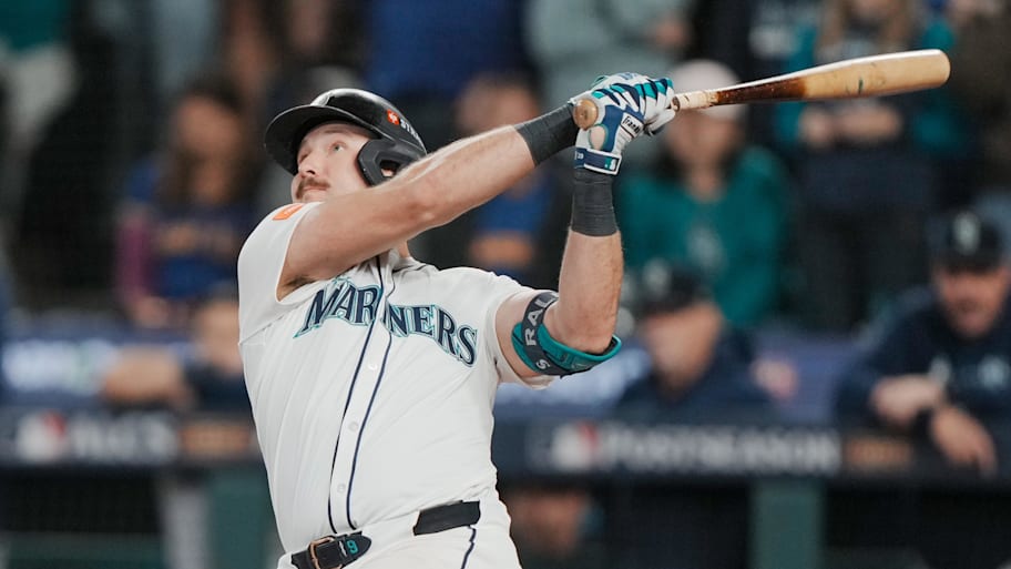 Seattle Mariners catcher Cal Raleigh (29) hits a solo home run against the Toronto Blue Jays in the eighth inning.