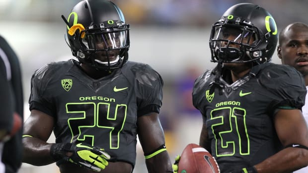 Sep 3, 2011; Arlington, TX, USA; Oregon Ducks running back LaMichael James (21) with Kenjon Barner (24) prior to the game aga