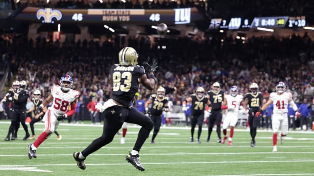 New Orleans Saints tight end Juwan Johnson (83) catches a pass for a touchdown against the New York Giants 