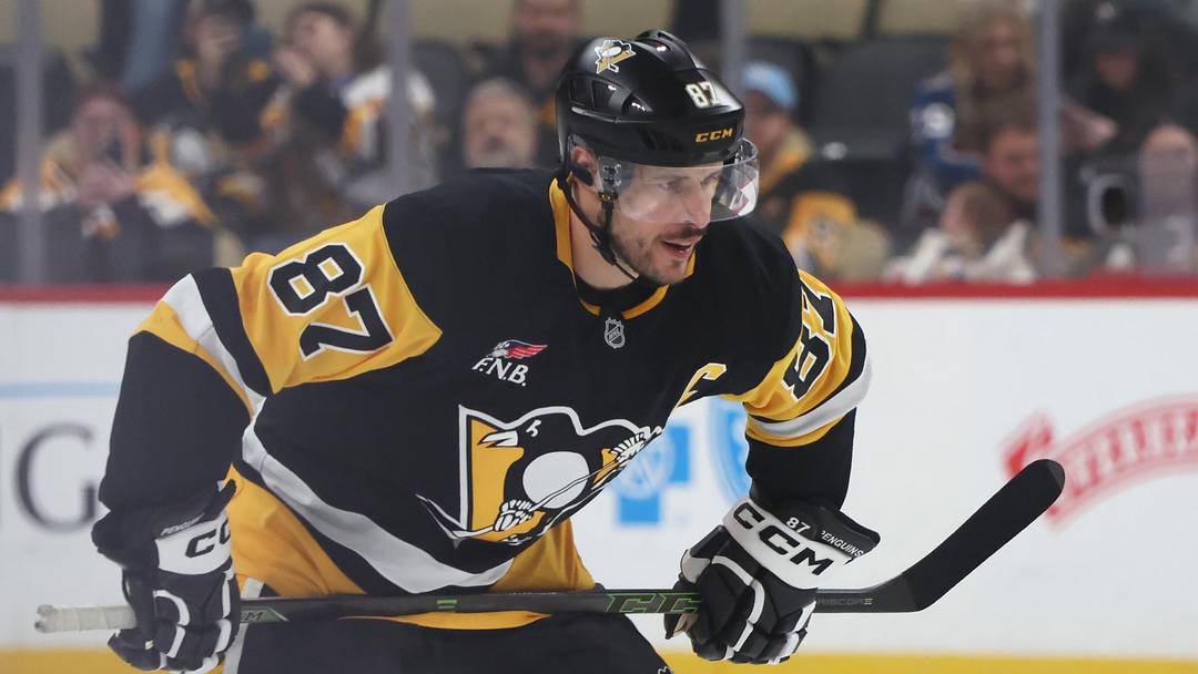 Mar 24, 2026; Pittsburgh, Pennsylvania, USA;  Pittsburgh Penguins center Sidney Crosby (87) prepares to take the opening face-off against the Colorado Avalanche during the first period at PPG Paints Arena. Mandatory Credit: Charles LeClaire-Imagn Images