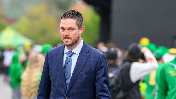 Oregon Ducks head coach Dan Lanning against the Washington State Cougars at Autzen Stadium.\