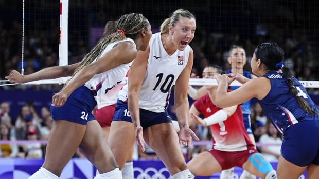 United States middle blocker Chiaka Ogbogu (24), outside hitter Jordan Larson (10), and libero Justine Wong-Orantes (4) react