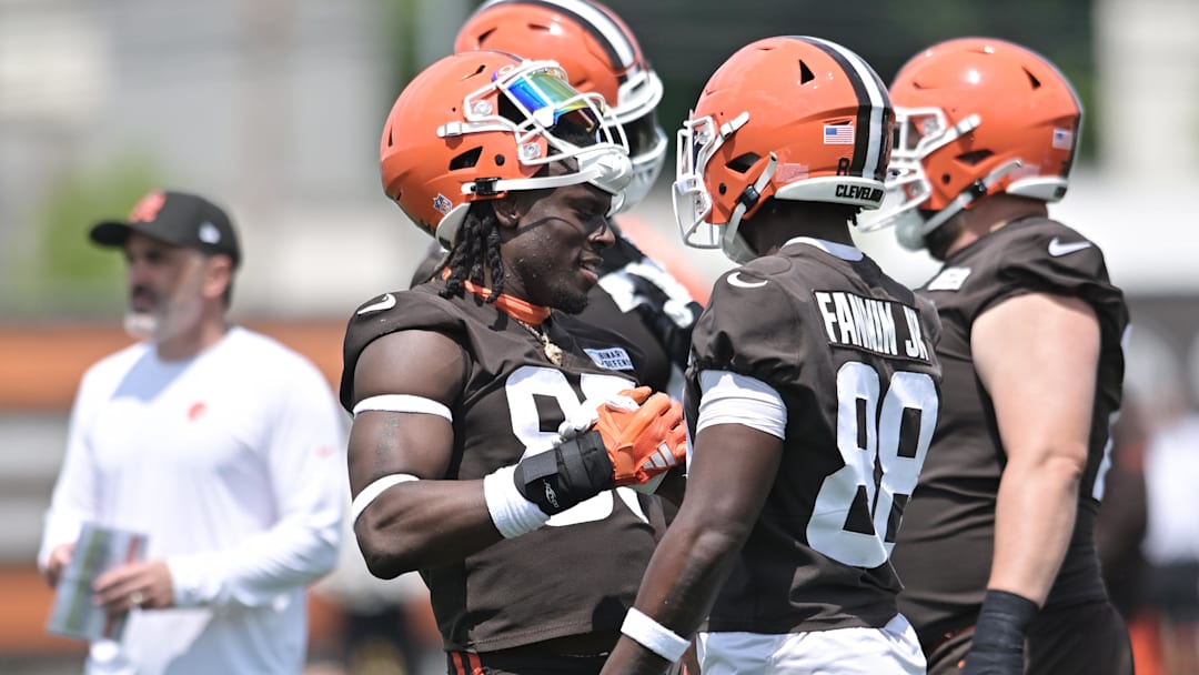 Cleveland Browns tight end David Njoku (85) shakes hands with tight end Harold Fannin Jr. (88) during minicamp at CrossCountry Mortgage Campus.