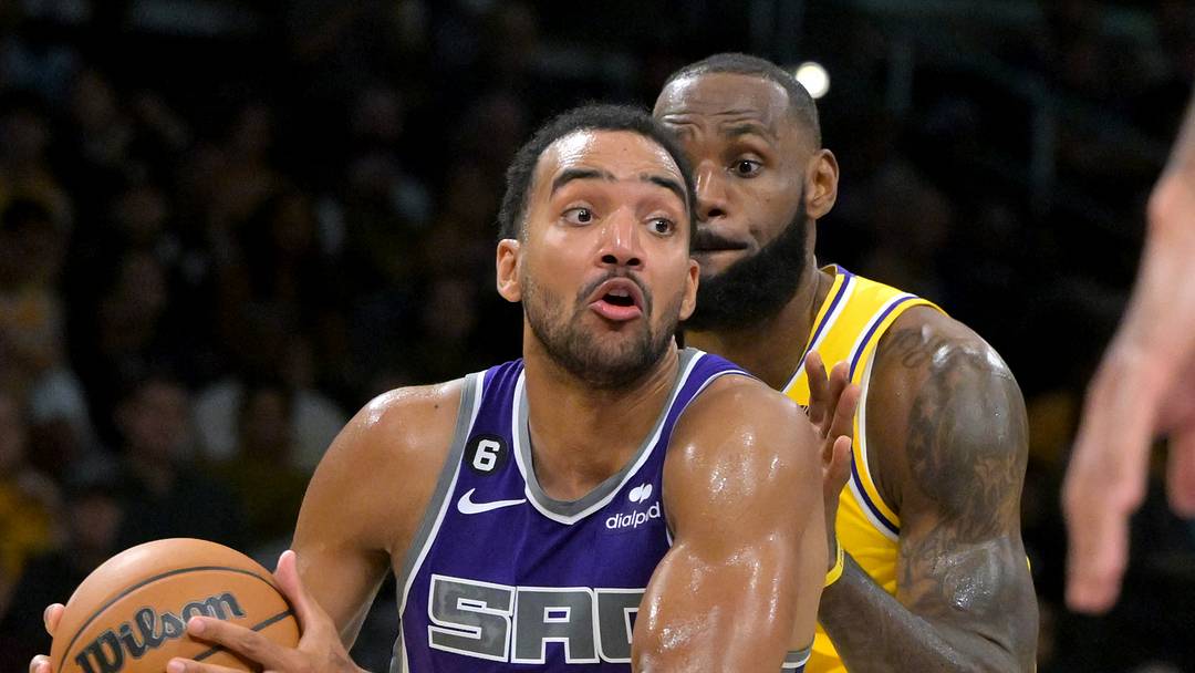 Oct 3, 2022; Los Angeles, California, USA; Los Angeles Lakers forward LeBron James (6) defends Sacramento Kings forward Trey Lyles (41) as he drives to the basket in the first half at Crypto.com Arena. Mandatory Credit: Jayne Kamin-Oncea-USA TODAY Sports Oct 3, 2022; Los Angeles, California, USA; Los Angeles Lakers forward LeBron James (6) defends Sacramento Kings forward Trey Lyles (41) as he drives to the basket in the first half at Crypto.com Arena. Mandatory Credit: Jayne Kamin-Oncea-USA TODAY Sports