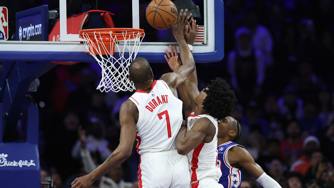 Jan 22, 2026; Philadelphia, Pennsylvania, USA; Houston Rockets forward Kevin Durant (7) blocks the shot attempt of Philadelphia 76ers guard Tyrese Maxey (0) in the closing moments of the fourth quarter at Xfinity Mobile Arena. Mandatory Credit: Bill Streicher-Imagn Images