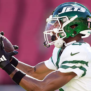 Sep 9, 2024; Santa Clara, California, USA; New York Jets wide receiver Garrett Wilson (5) warms up before the game against the San Francisco 49ers at Levi's Stadium. 