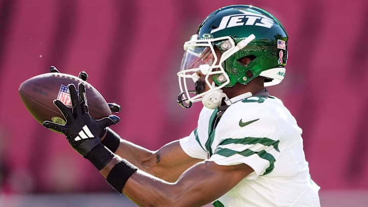 Sep 9, 2024; Santa Clara, California, USA; New York Jets wide receiver Garrett Wilson (5) warms up before the game against the San Francisco 49ers at Levi's Stadium. 