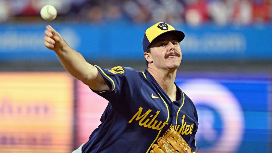 Milwaukee Brewers pitcher Logan Henderson