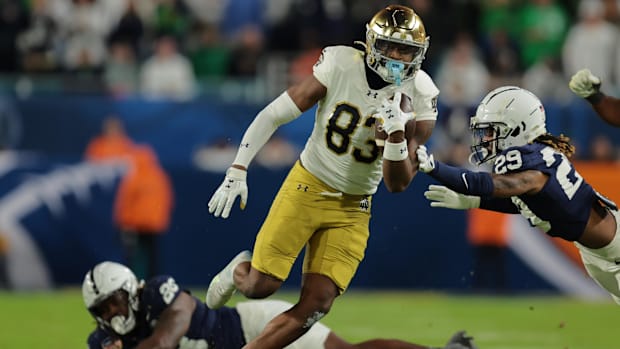 Jayden Thomas carries the ball for Notre Dame vs. Penn Stat
