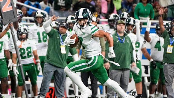 Detroit Cass Tech WR Alex Graham (7) runs for a touchdown against Detroit King during the first half of PSL championship at Ford Field in Detroit on Friday, Oct. 18, 2024.