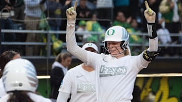 Oregon catcher Emma Cox blasted a three-run homer in the 5th inning as Oregon put up a touchdown on Liberty, leading 6-1.