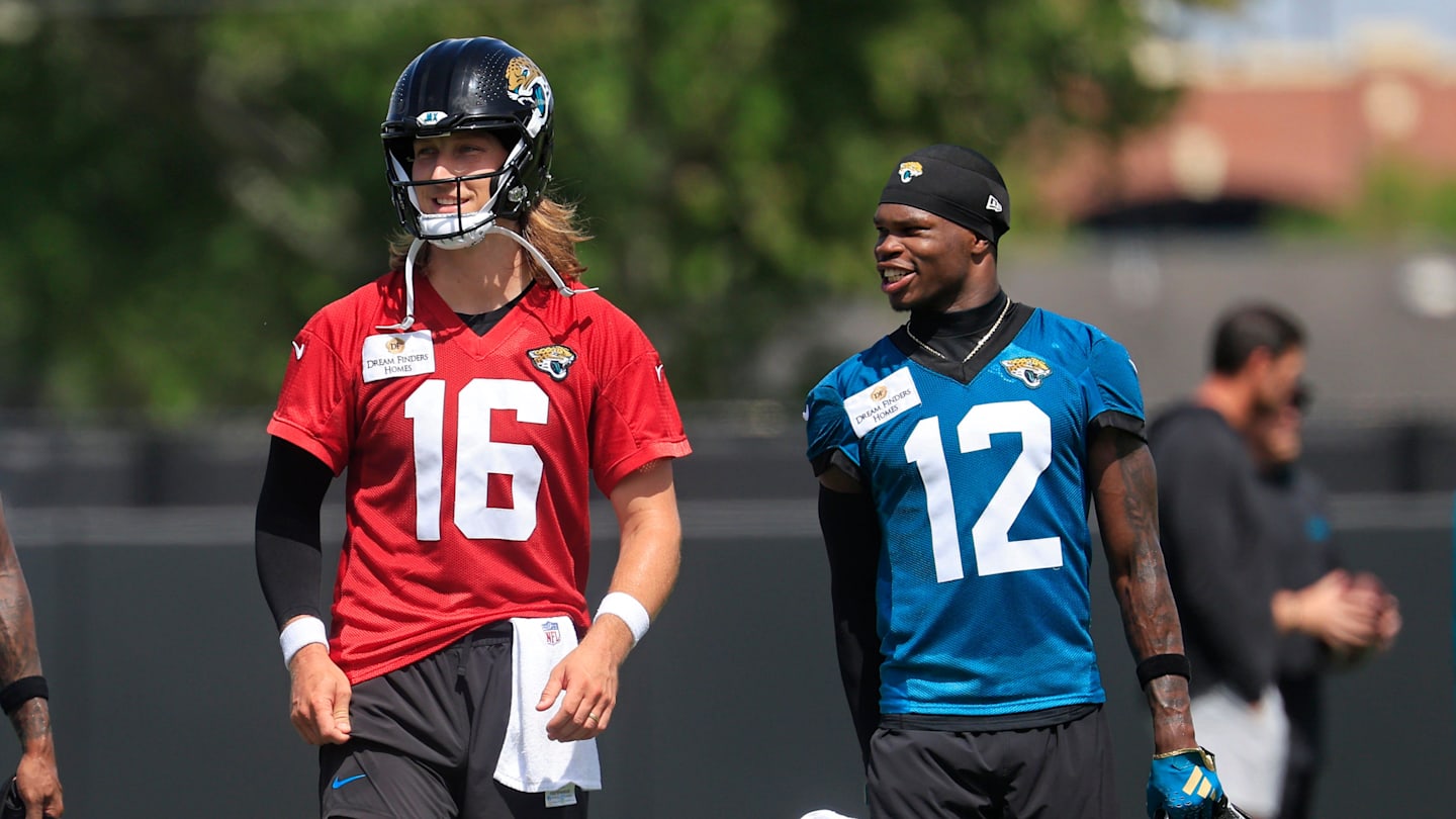 Jaguars QB Lawrence Praises Rookie Hunter’s Two-Way NFL Impact