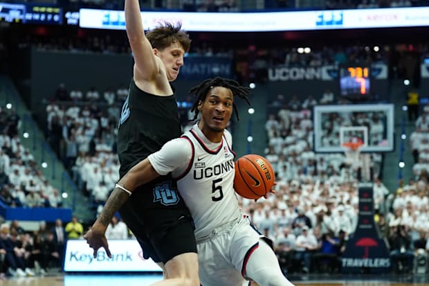 UConn Huskies guard Stephon Castle (5) drives then ball against Marquette Golden Eagles forward Ben Gold (12).
