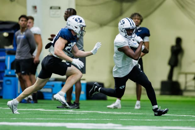 Kody Epps catches a pass at Fall camp