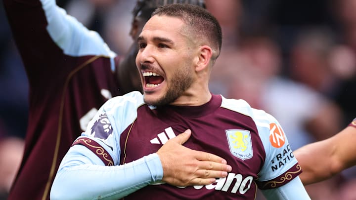 Emiliano Buendia et Aston Villa se sont imposés contre Tottenham ce dimanche en Premier League Emiliano Buendia et Aston Villa se sont imposés contre Tottenham ce dimanche en Premier League