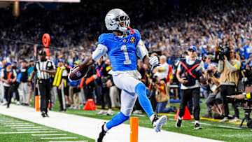 Detroit Lions wide receiver Jameson Williams (1) runs for a touchdown against Green Bay Packers during the first half at Ford Field in Detroit on Thursday, Nov. 27, 2025.