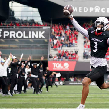 Cincinnati Bearcats wide receiver Evan Prater (3) scores on a two-point conversion from Cincinnati Bearcats quarterback Emory Jones (5) background, in the fourth quarter during a college football game between the Baylor Bears and the Cincinnati Bearcats, Saturday, Oct. 21, 2023, at Nippert Stadium in Cincinnati.