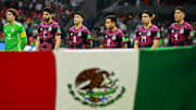 Jugadores de México previo al partido ante El Salvador.