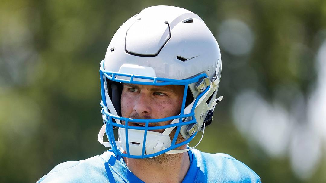 Detroit Lions tight end Sam LaPorta (87) walks off the field after practice during OTAs at Detroit Lions headquarters and training facility in Allen Park on Thursday, May 30, 2024.