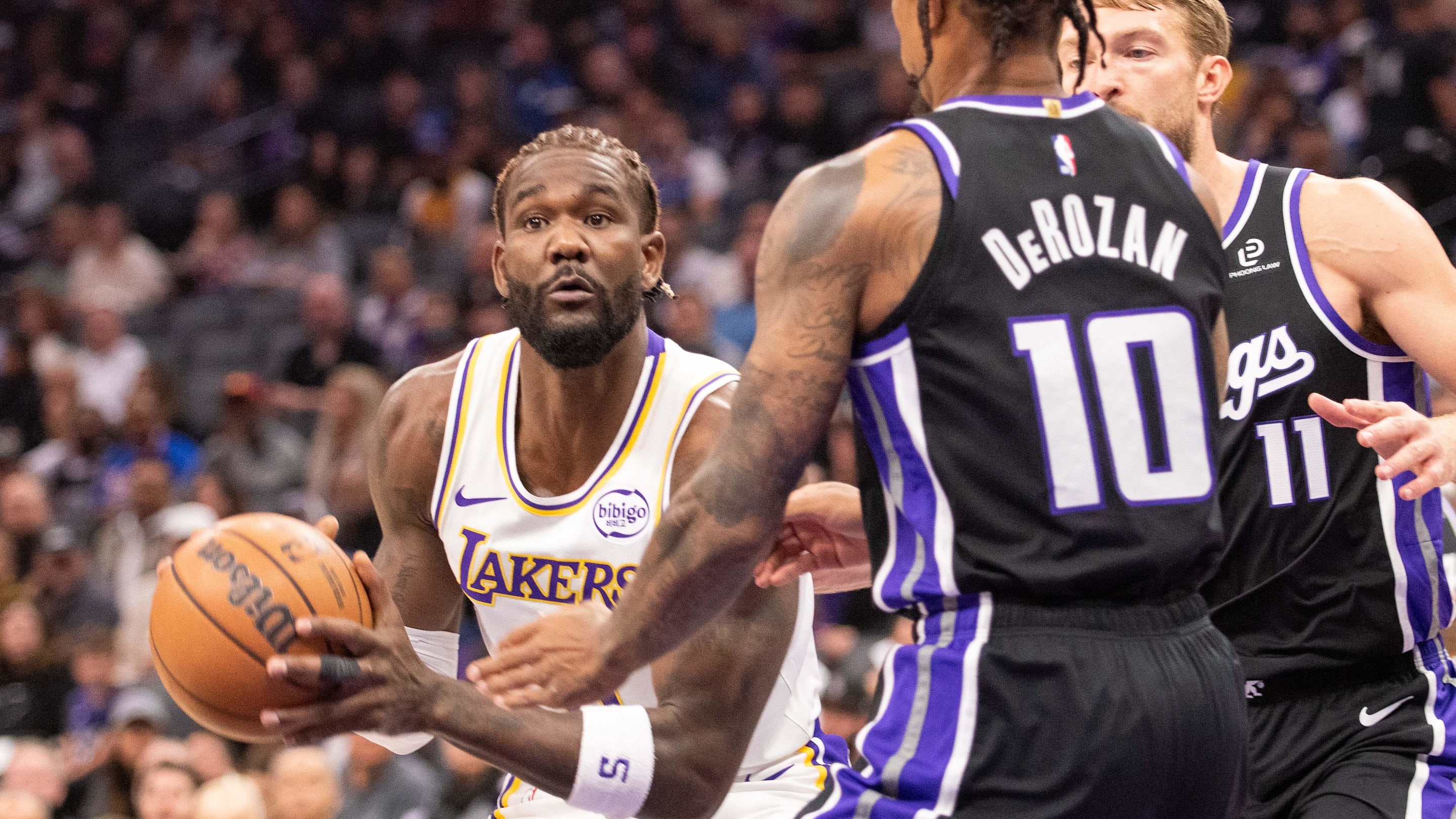 Lakers Employ Mind Games to Motivate Center Deandre Ayton After Season Debut