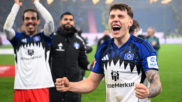 Nicolai Remberg bejubelt den Derbysieg gegen Werder Bremen Nicolai Remberg bejubelt den Derbysieg gegen Werder Bremen