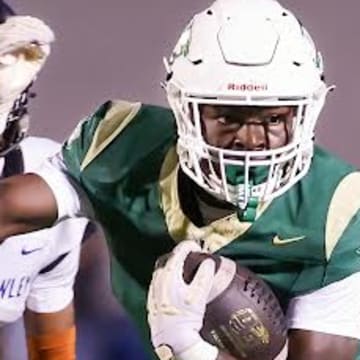 DeSoto (Texas) five-star running back Myson Johnson-Cook announced on his Instagram on Wednesday that he is transferring to East St. Louis (Illinois) to play in the 2025-2026 season.