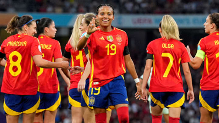 La española Vicky López recuerda con picardía: "Bailamos tanto que el autobús no podía avanzar".