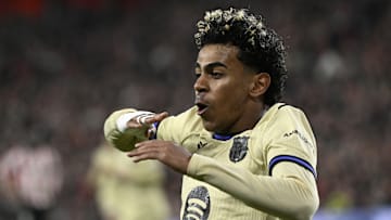 Lamine Yamal débute face à Séville.