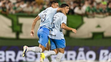 Convocado para a seleção peruana, Noriega formou o meio de campo com Nardoni na ausência do ídolo Arthur, lesionado